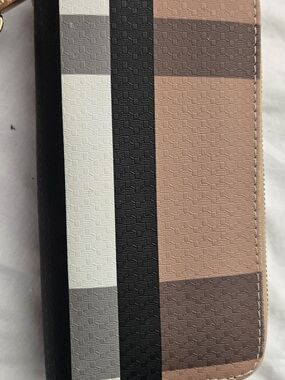 NWOT Striped Textured Zip Wallet in Blush, Black, White, Gray